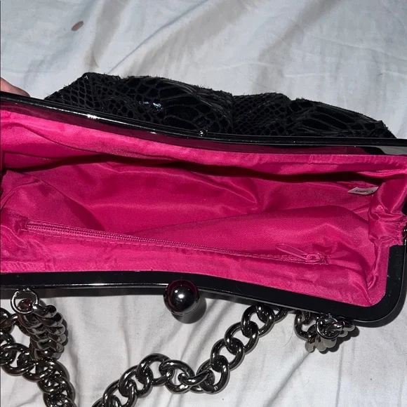 Black faux Snake print Chain Shoulder Bag - Picture 2 of 5